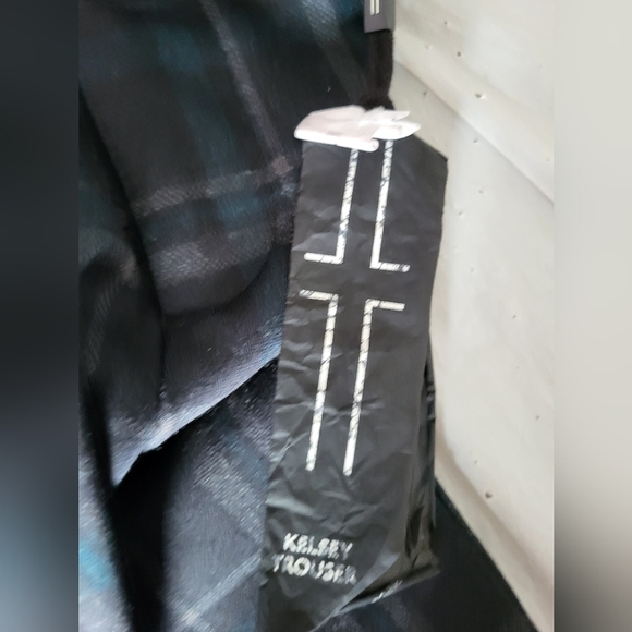 NEW Liverpool Women's Plaid Pants - Blue and Black, Size 6 (28 X 28) - Picture 6 of 8